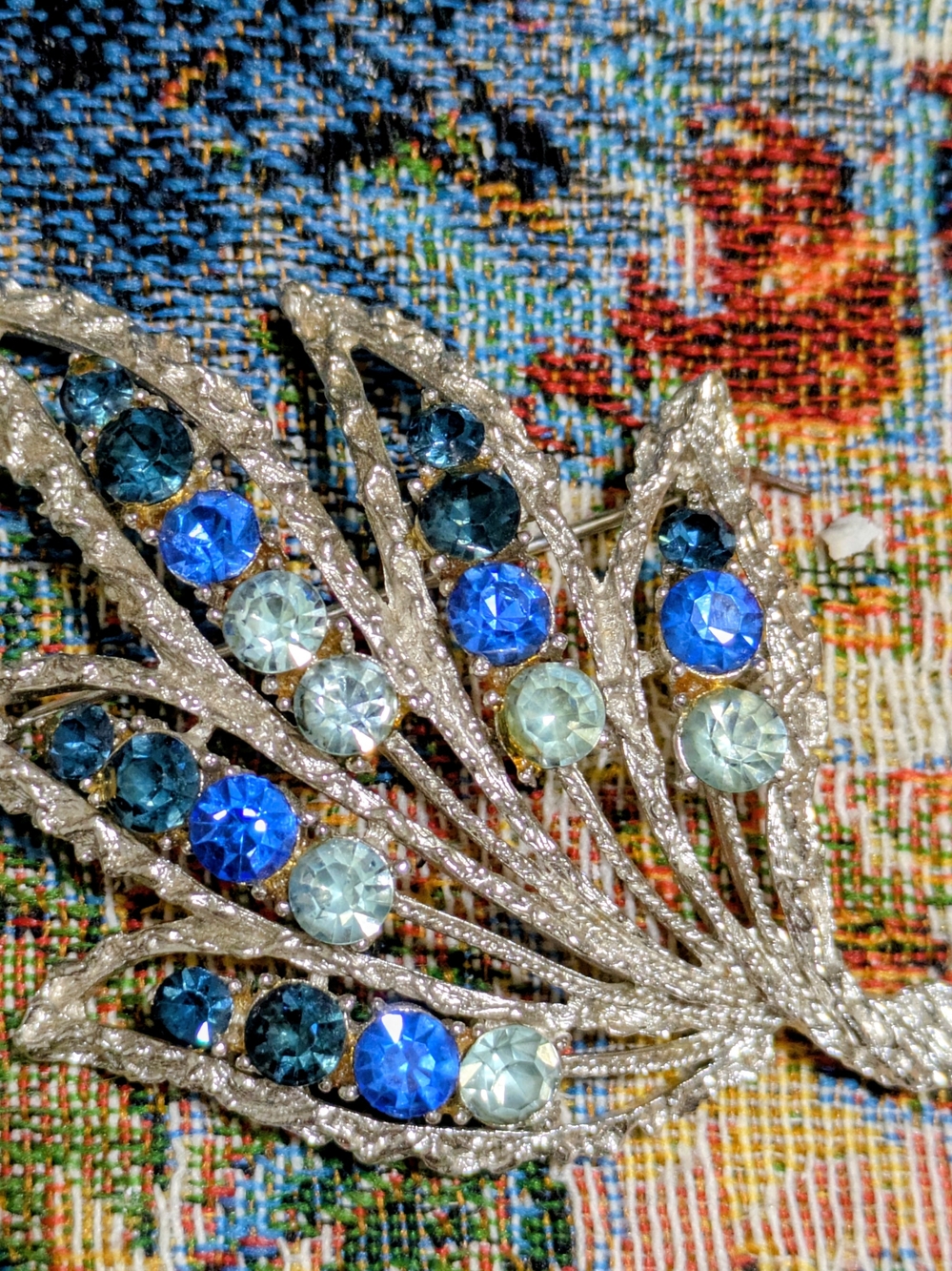 Vintage- Silver Tone Blue Rhinestone Leaf Brooch